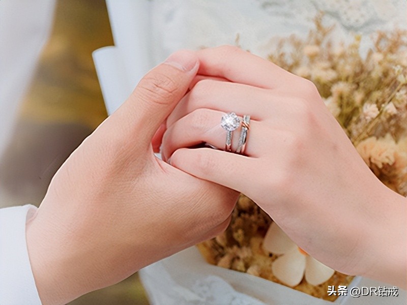 戒指太紧了会给身体带来伤害吗,戒指太紧了取不下来教你一招解决