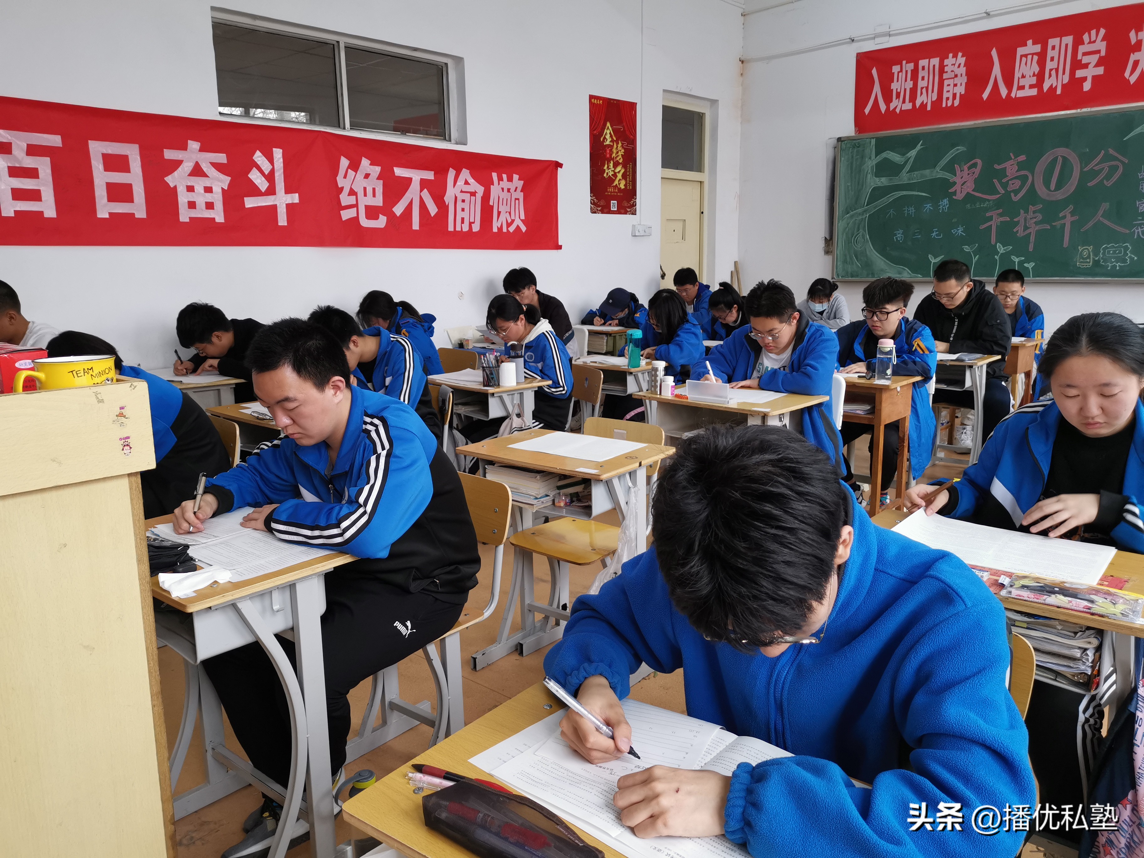 高考350多分应该复读还是上专科,高考分数低是复读好还是读专科好