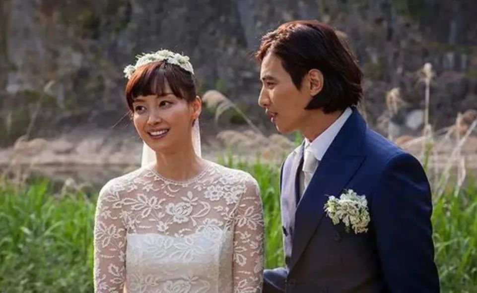 长了一张干净贵气又有书卷气的脸,长得风流倜傥情史干净的男明星