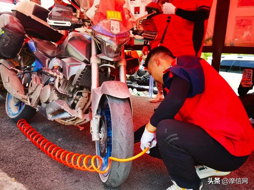 迎战川渝山火的消防员,重庆众志成城对抗山火