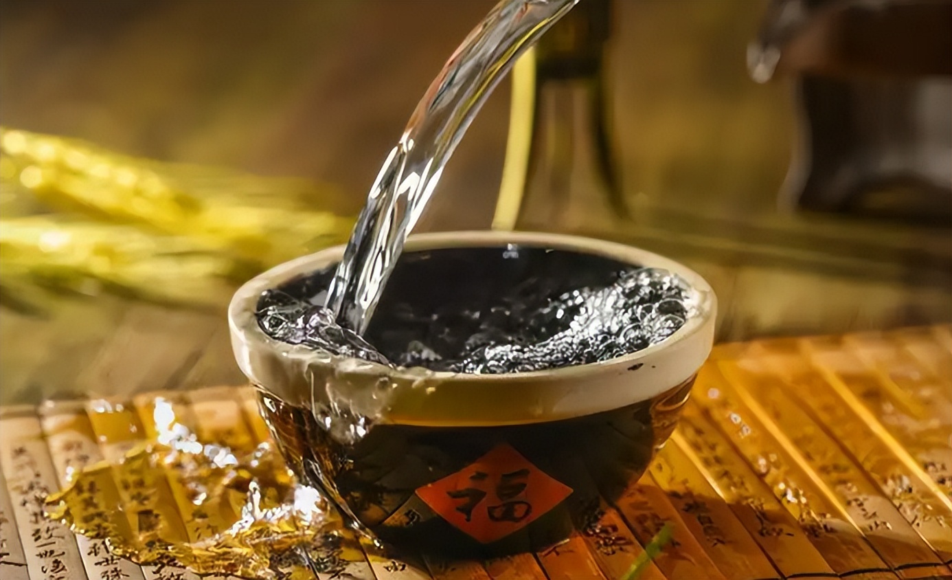 喝红酒醒酒好还是不醒酒好,红酒需要醒酒白酒需要醒酒吗