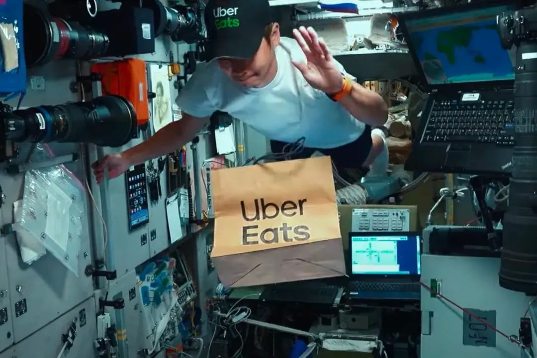 随便花过亿美金请陌生美女上太空，这个富豪目的可不单纯！