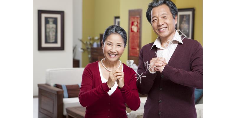 貌美女子与男闺蜜车震被丈夫堵车上，被路人围观，直接离婚