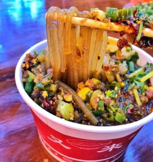 重庆正宗又辣又香的酸辣粉,天下第一香酸辣粉