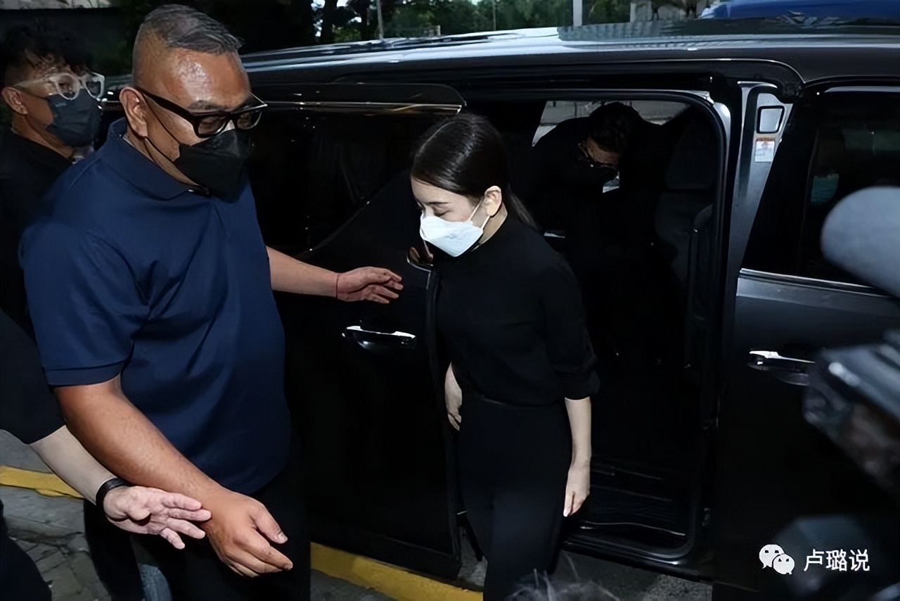 天王隐藏的“大老婆”,把持20亿财产,一生不婚不育,图的是啥?