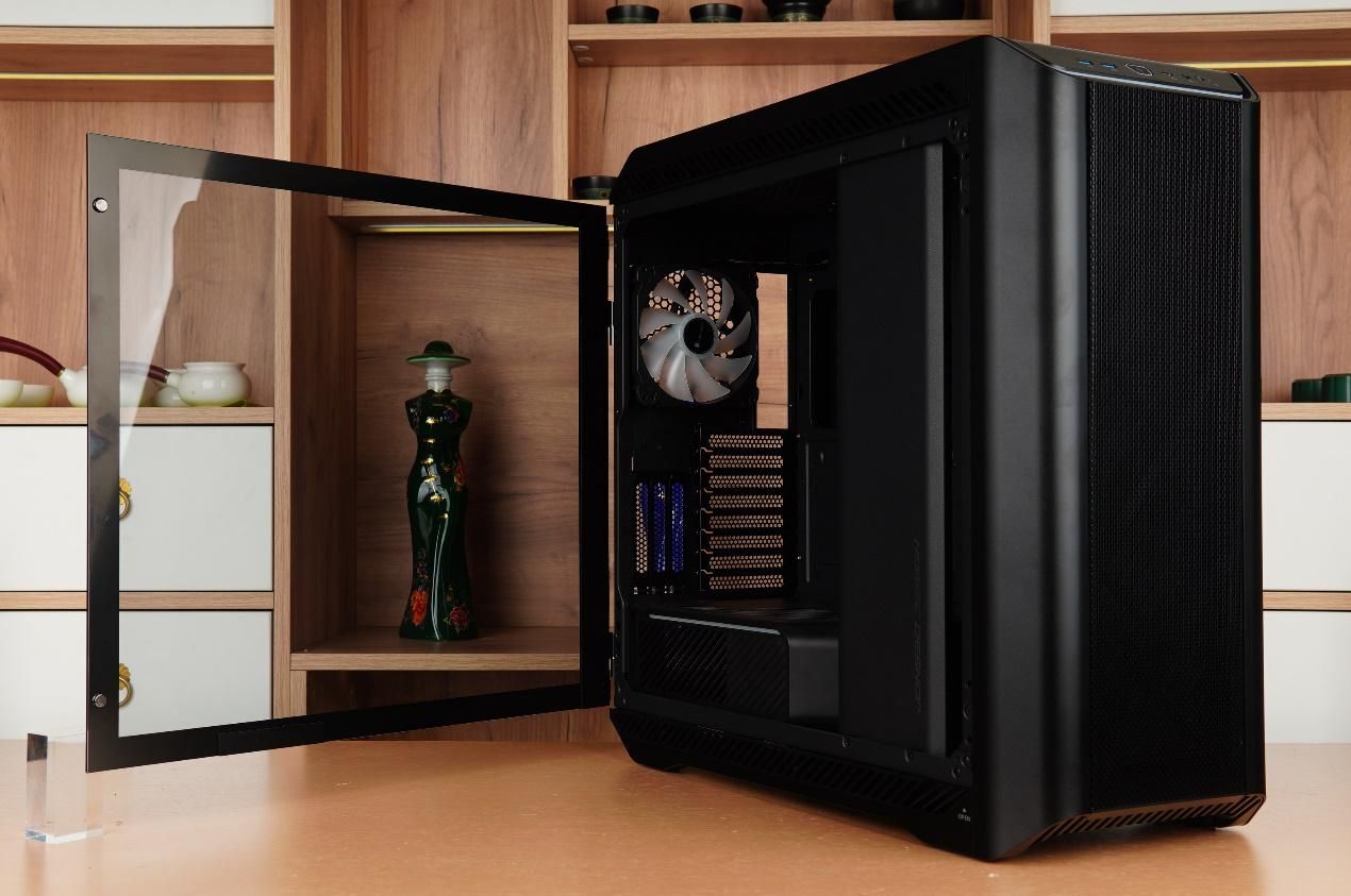 可以装多个硬盘的主机箱,带可插拔硬盘盒的主机