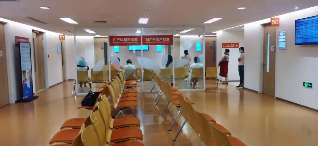 投票显示半数女性曾受*力暴**妇检：做孕检喊疼被医生斥责，检查时男子推门而入，“人格被踩在脚下狠狠践踏”