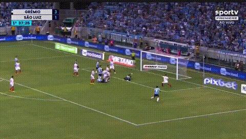 苏亚雷斯戴帽巴萨5:1,苏亚雷斯格雷米奥半场戴帽