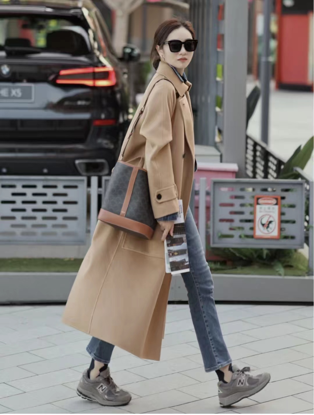 驼色浴袍大衣怎么搭配更高级,大衣棉服驼色穿搭女秋冬