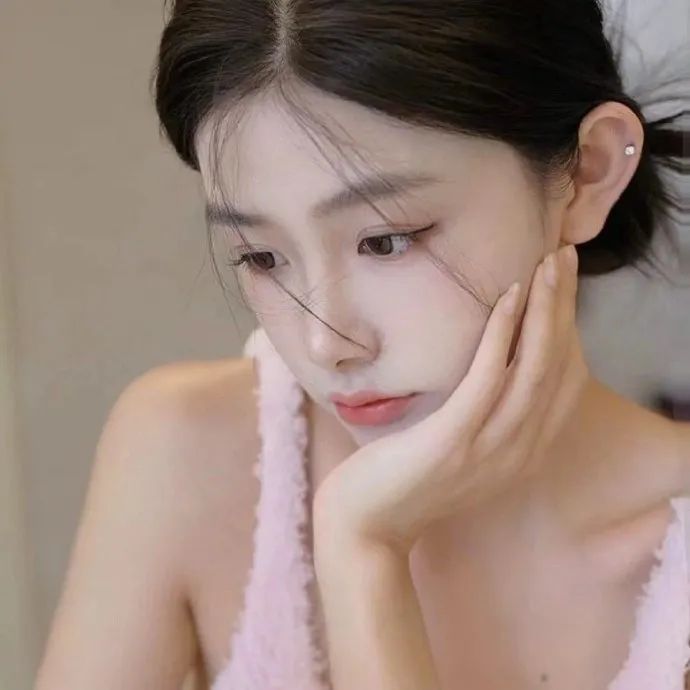 爱笑的女孩头像真人高清图,卡通女士大气优雅唯美头像壁纸