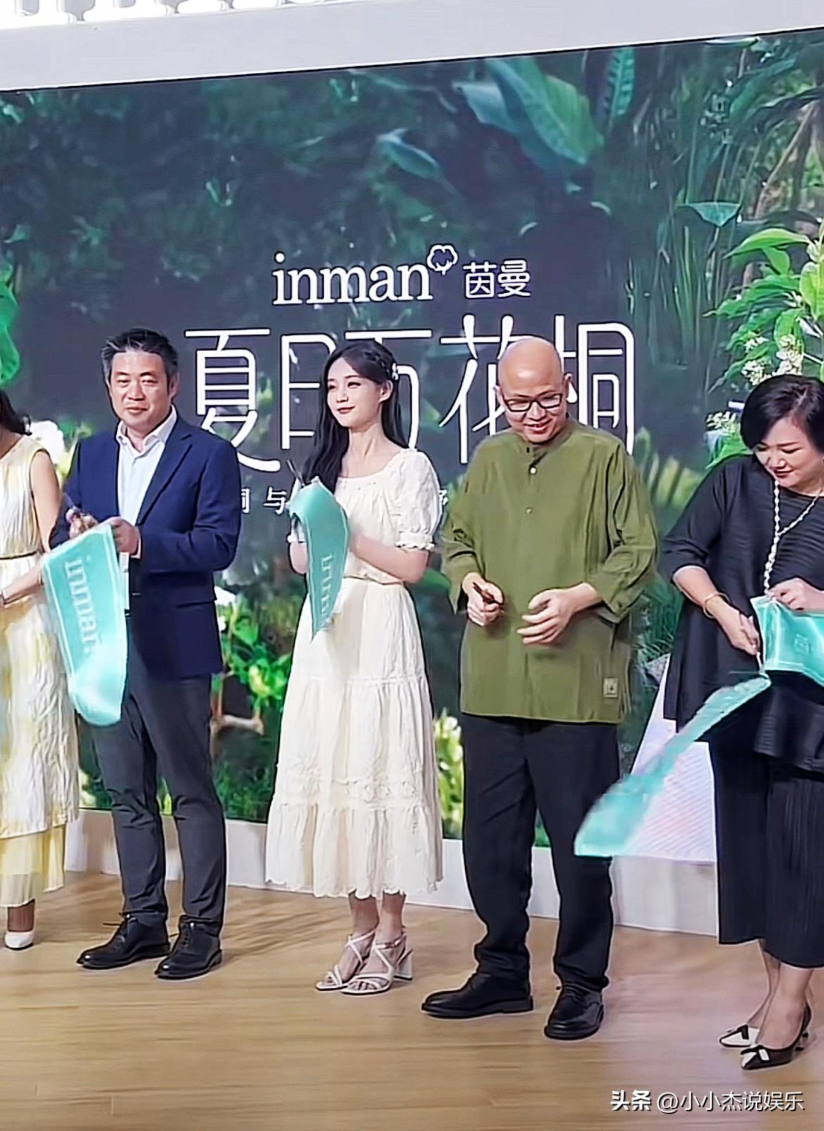 李一桐走秀微博之夜照片,李一桐出席活动照片