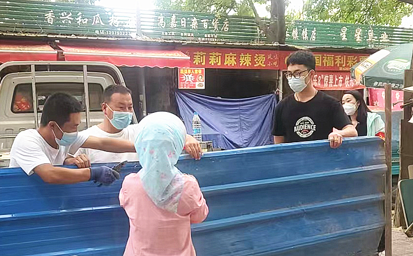 承担企业社会责任:兰州宏建集团加固防疫围栏保民生