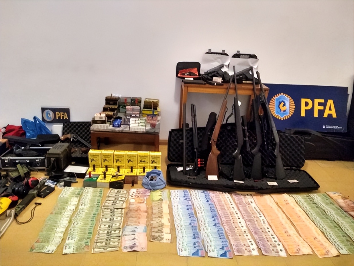 强奸亲生女儿，秘密囚禁几十人……无恶不作的他，死于狱中！