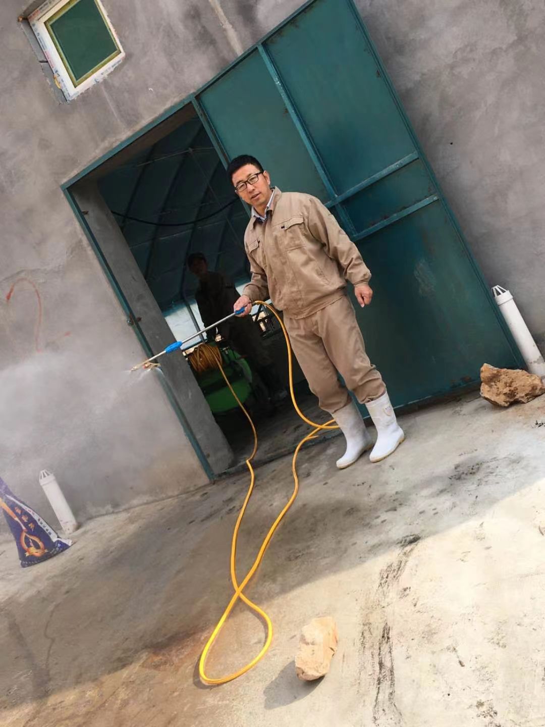 农村养猪致富带头人,通过养猪带领村民致富典型