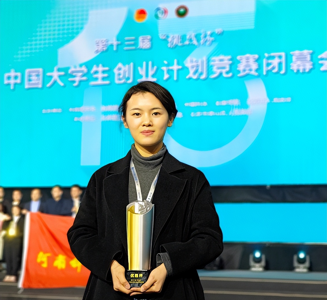 名校女硕士毕业参军,国防科技大学漂亮女军官