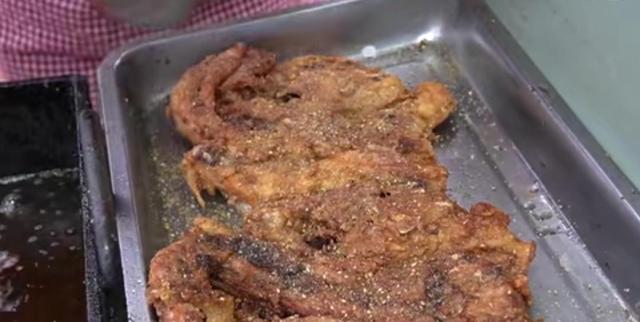 山东小伙摆摊卖零食,山东小哥摆地摊