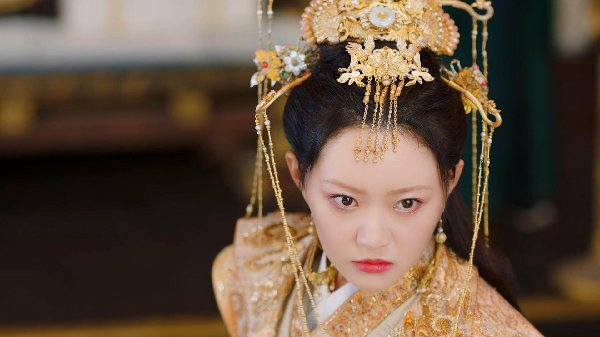 城主大人1：女子被迫穿男装当皇帝，成年后还被妃子追着要同房！