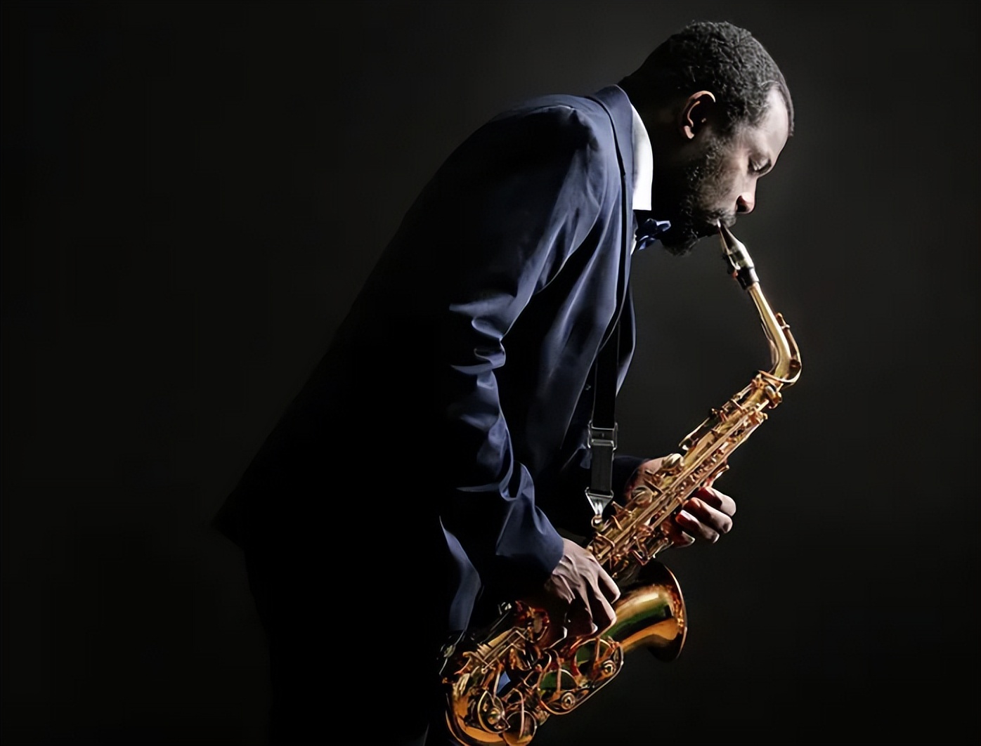 萨克斯金属和木笛哪个好吹,金属笛子与竹笛的区别