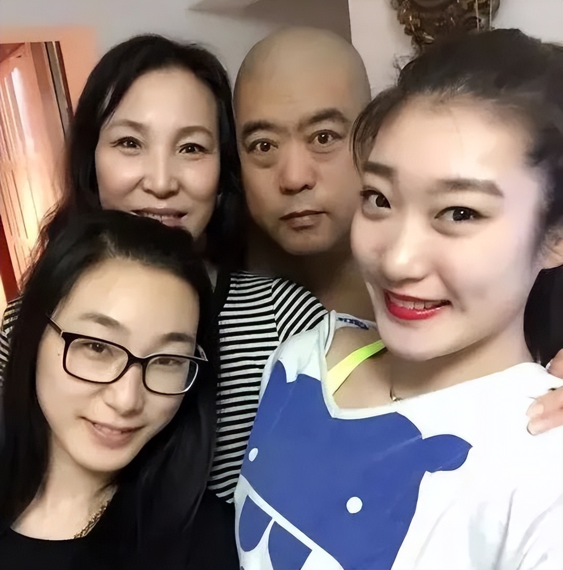 李梦：16岁差点退役，母亲患癌，父亲尿毒症，如今撑起女篮一片天