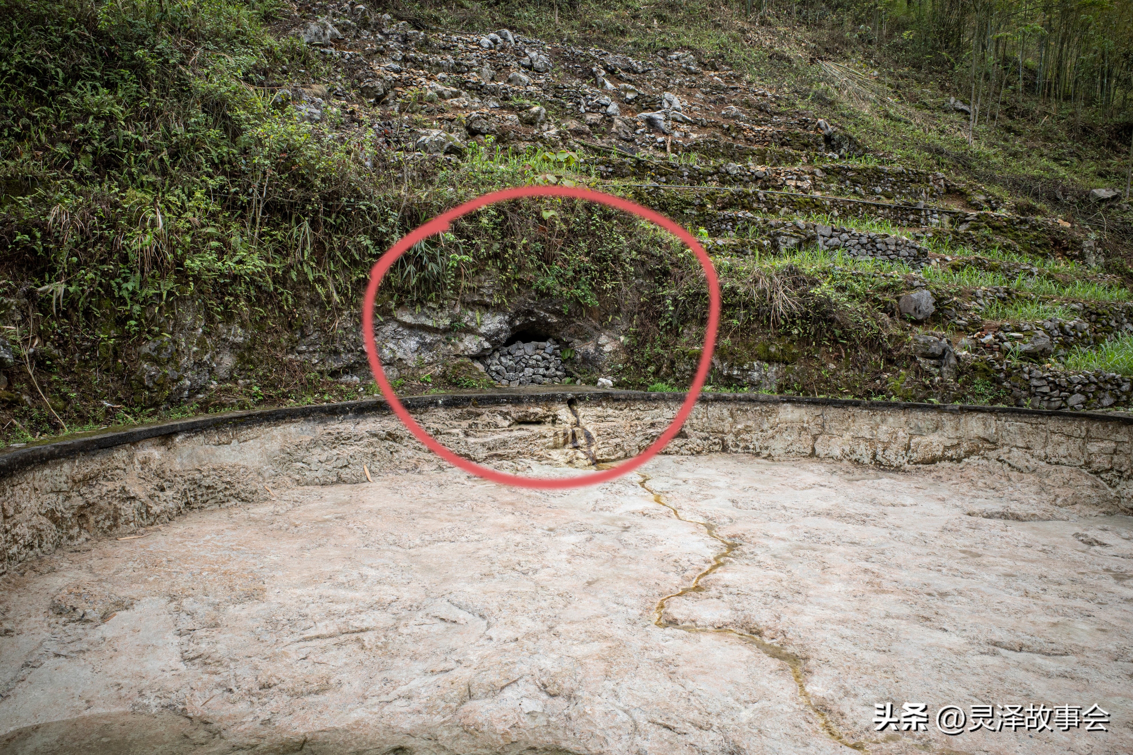 行走在即将消失的古村落,广西大山里的石头房子