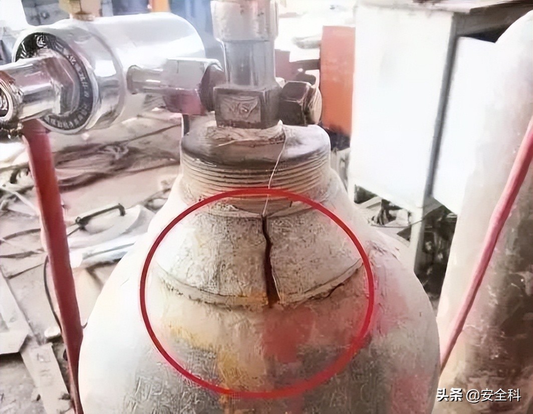 乙炔瓶与氧气瓶的安全距离,乙炔和氧气瓶安全距离是多少