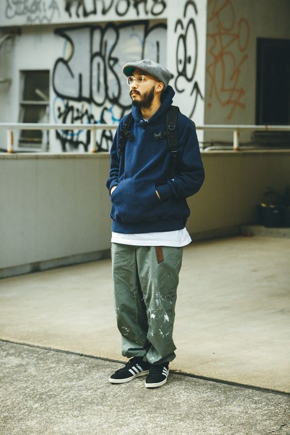 今年流行军绿色裤子吗,军绿色裤子夏天穿如何