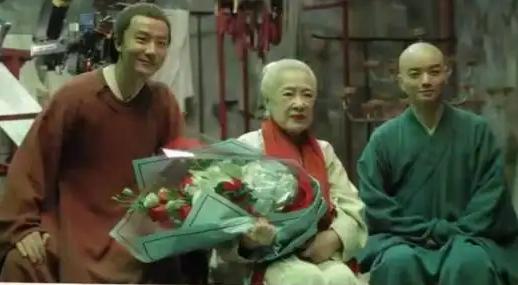 27岁女星意外去世疑吃饭被噎死,这些年因意外死亡的女星