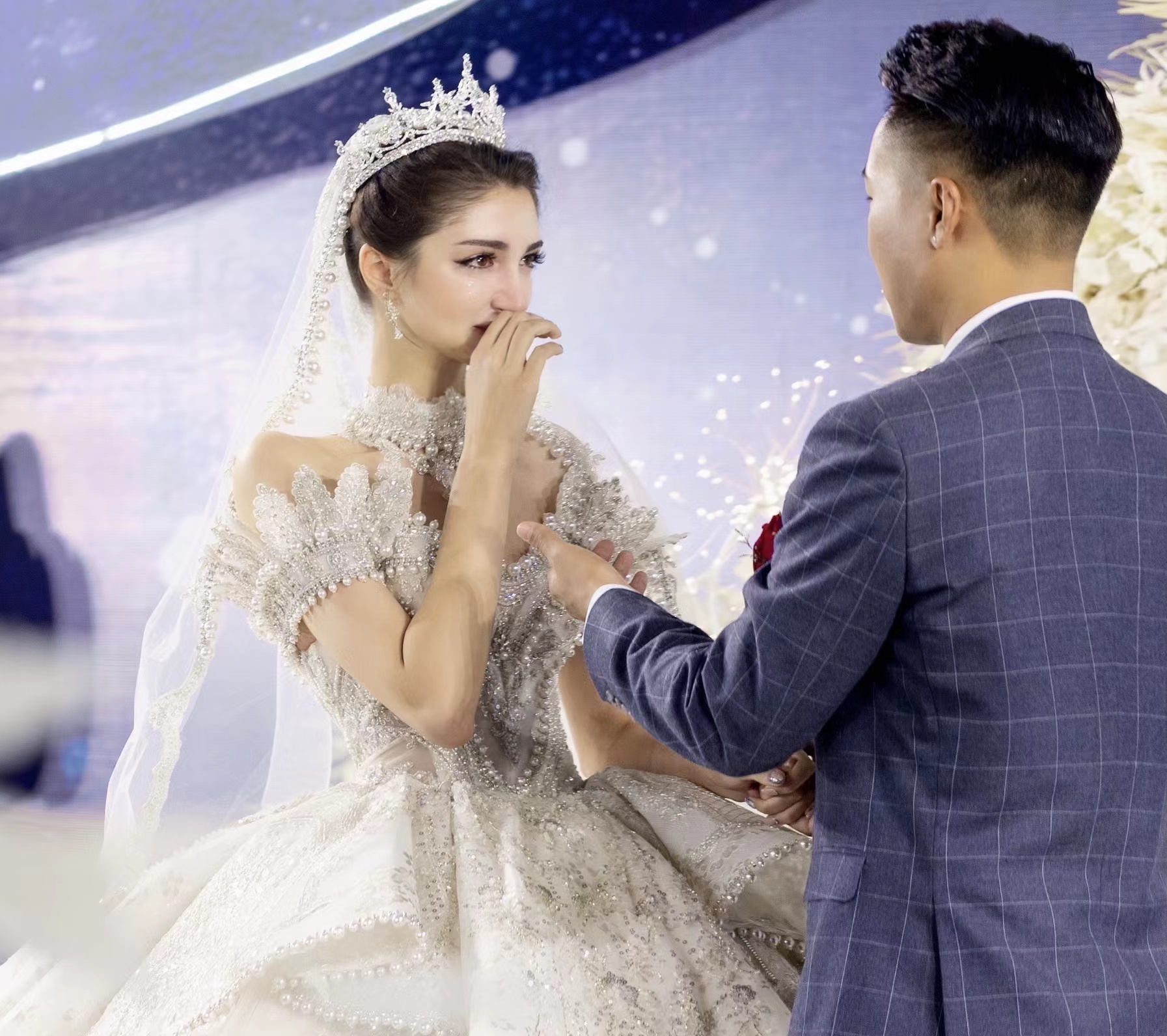 富二代娶乌克兰媳妇,天津小伙带乌克兰妻子丈母娘回国