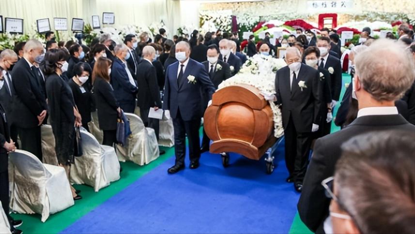 赌王何鸿燊一天花费,赌王何鸿燊一天能赚多少钱