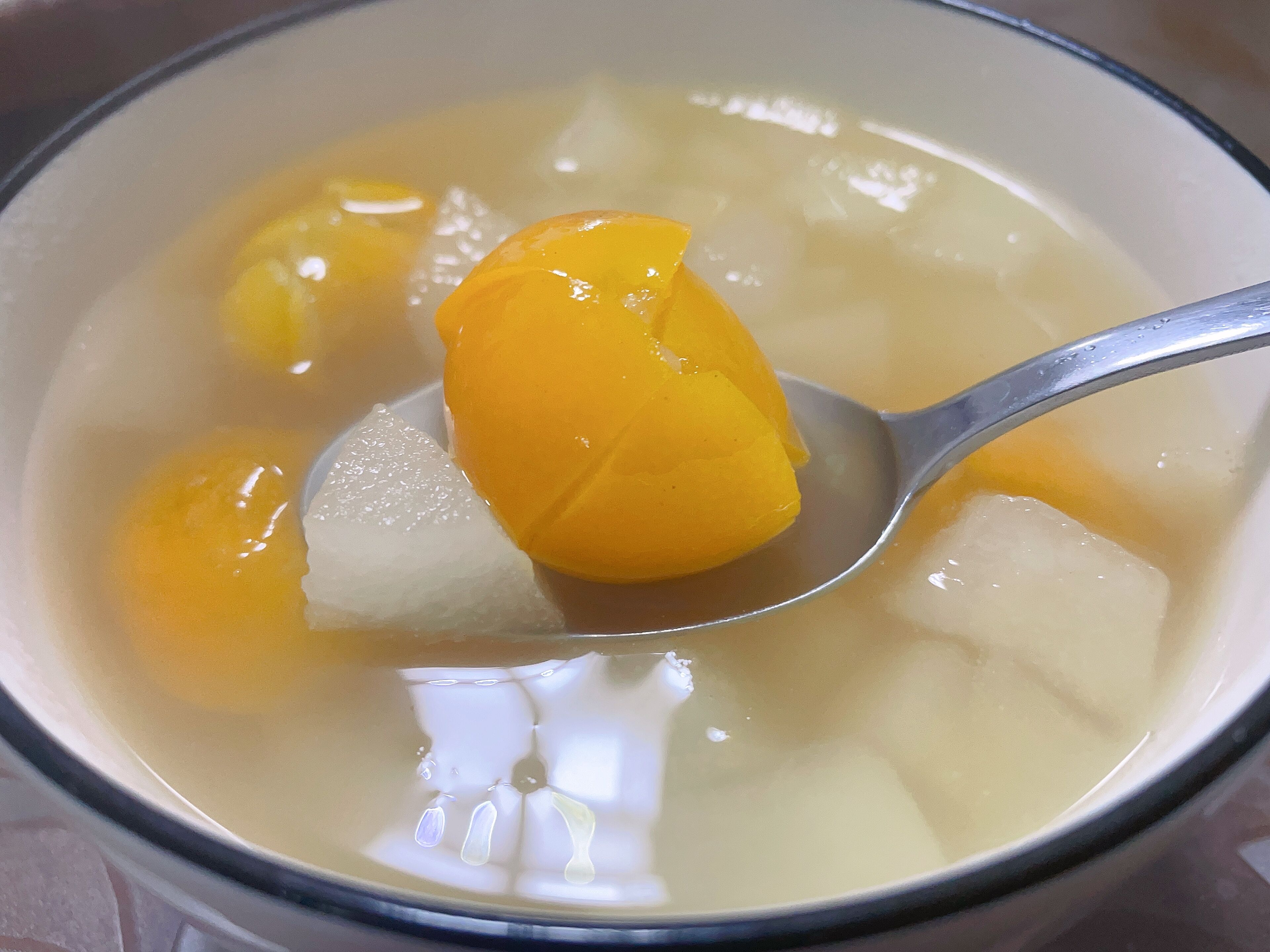 喉咙痛得跟吞刀片一样怎么缓解,喉咙疼得像吞刀子吃什么缓解