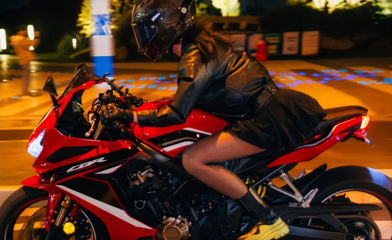 23岁知名网红撞车死亡,网红小鱼车祸身亡