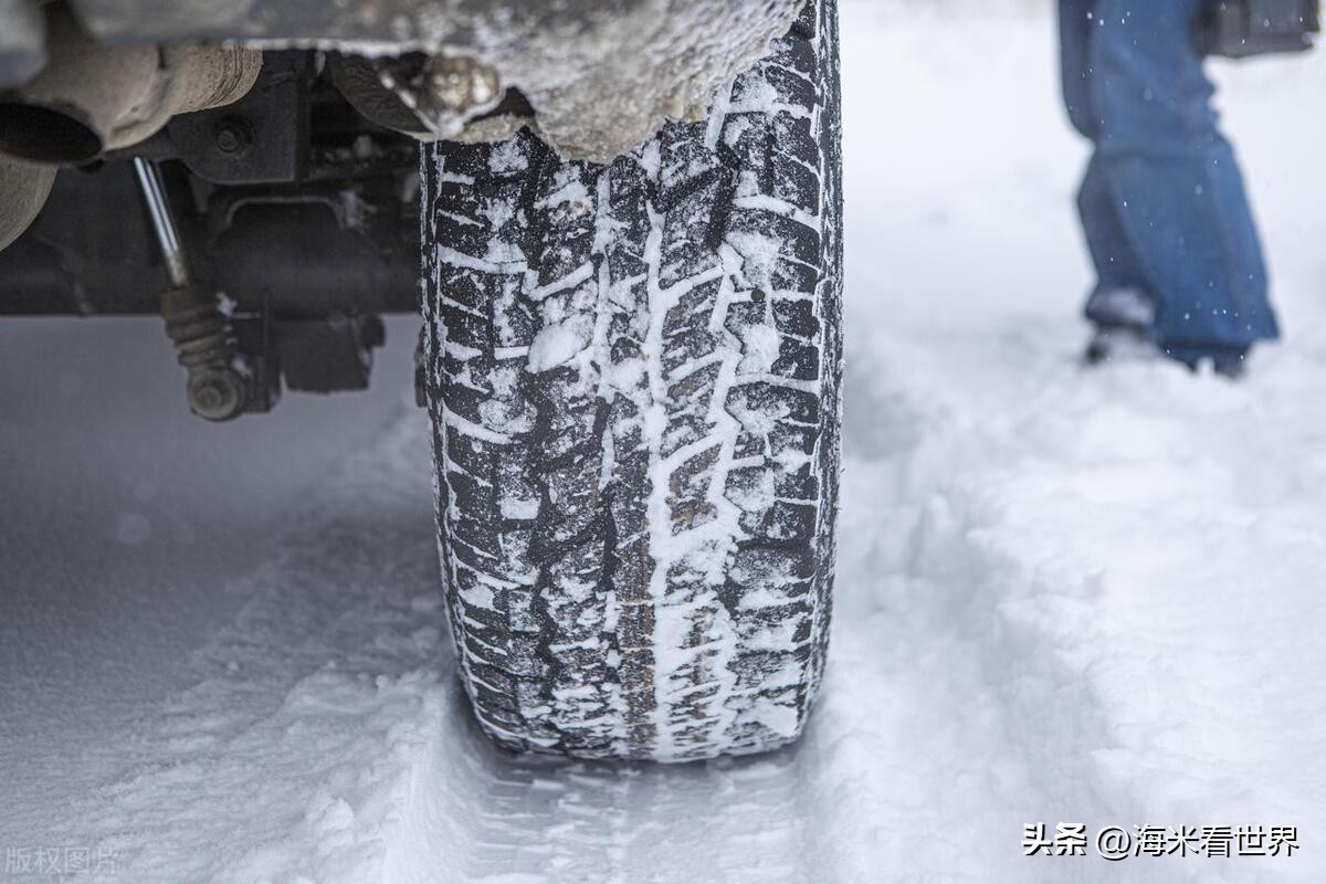 车胎几年就要换新的,车胎侧面划了个口子能补吗