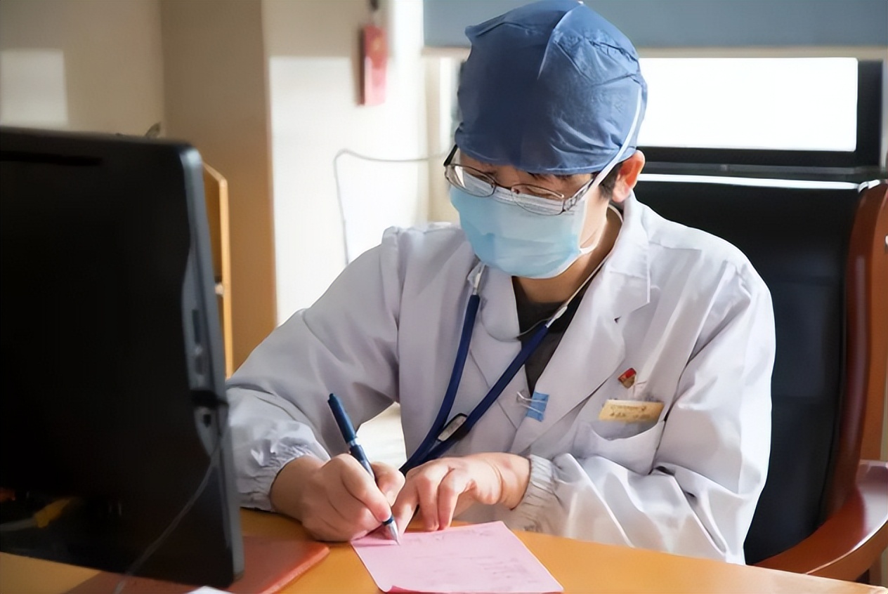 上海三甲医院医生真实收入,上海三甲医院医生年收入250万