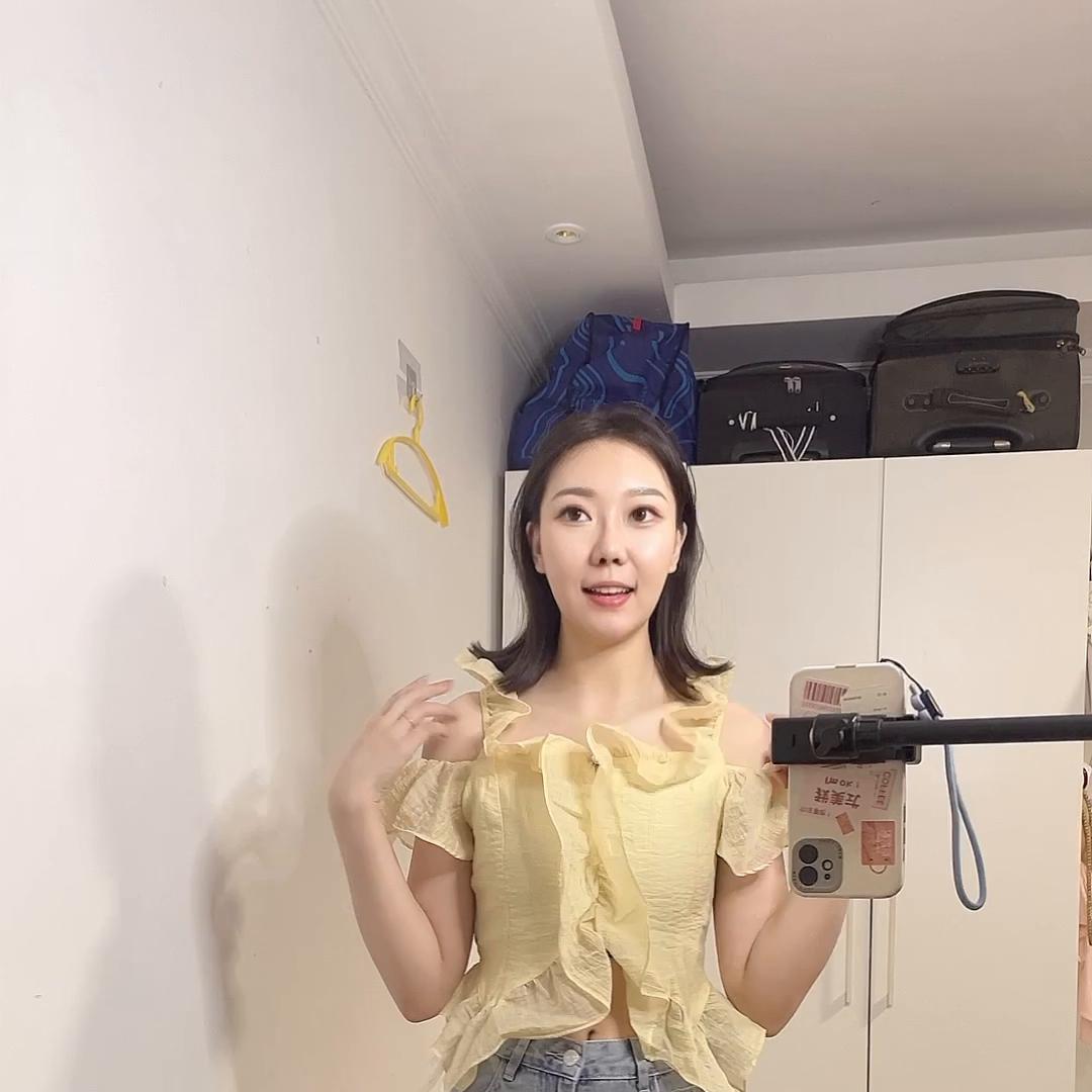 【多巴胺甜妹】鹅黄色S码💰59.99+【闪闪牛仔】M码...