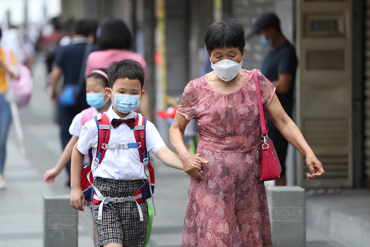 家长糊弄式早餐,小学生敷衍式早餐