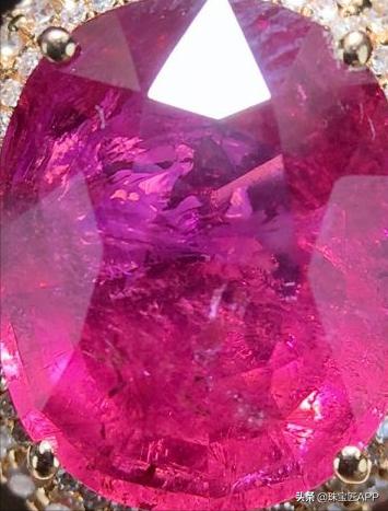 宝石的裂纹叫什么,宝石有裂痕是不是就失去价值了