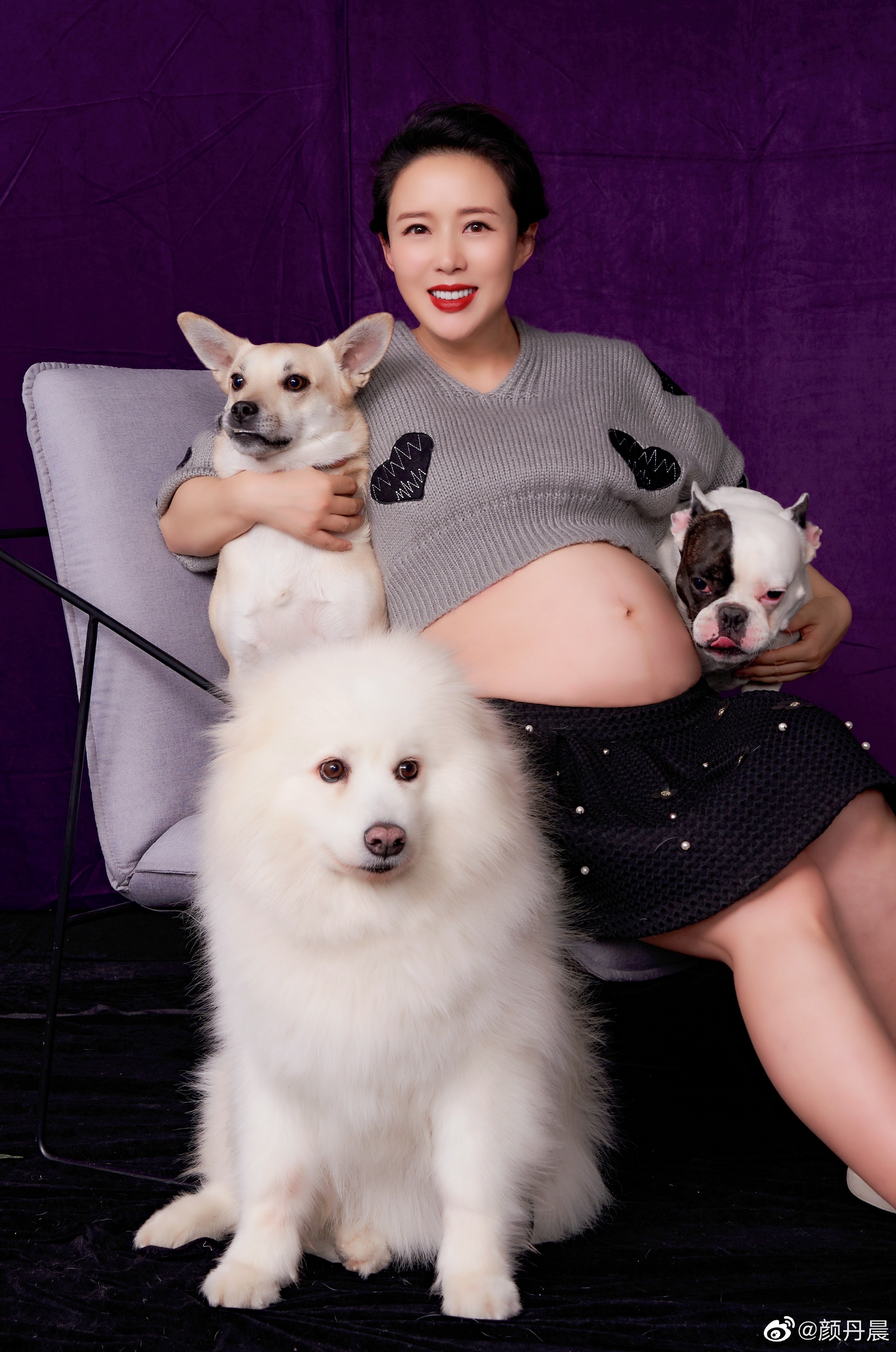 陈昊颜丹晨夫妻同框综艺节目访谈,颜丹晨挺大孕肚游泳