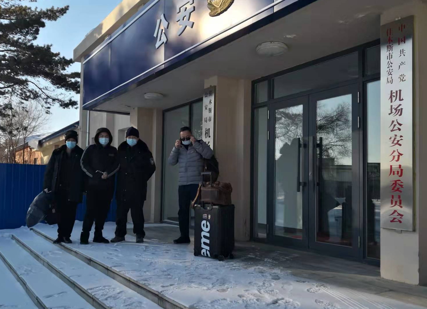 中年警察纪事八：房价最低城市出差，寒夜里的珍贵的冰糖葫芦