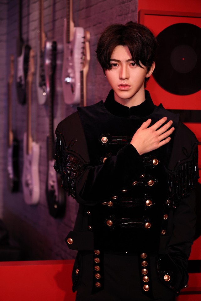 蔡徐坤杜莎蜡像馆多高,蔡徐坤上海蜡像馆活动