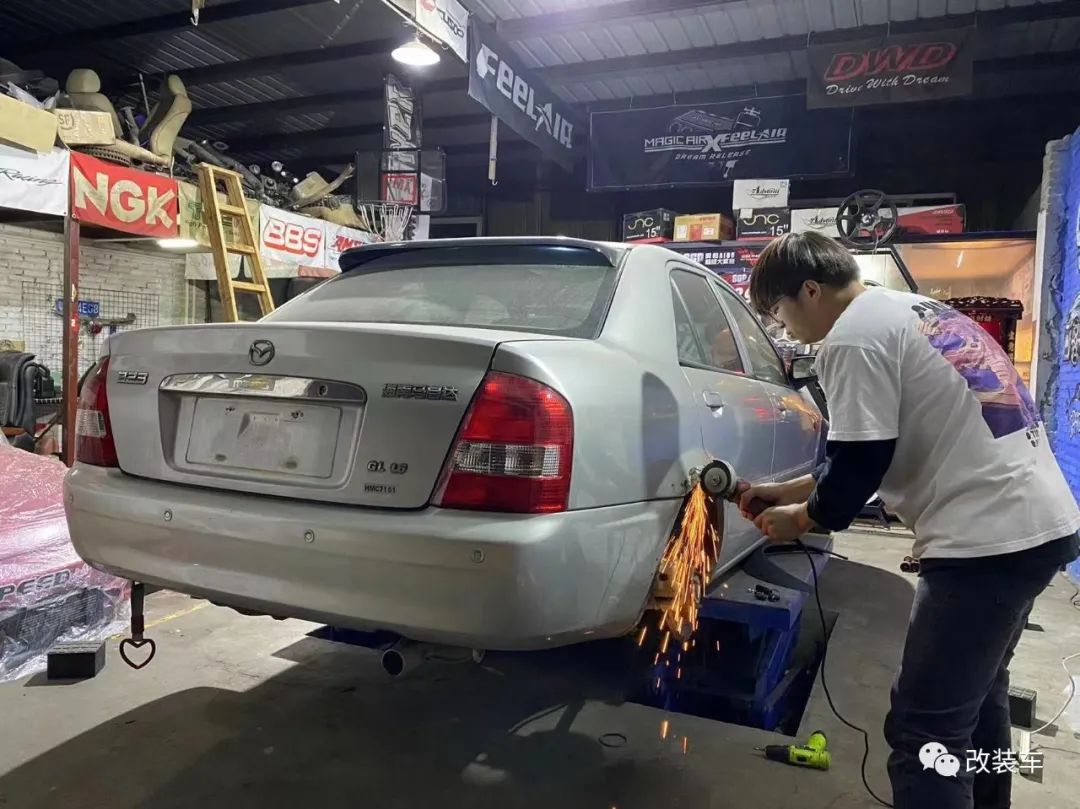 马自达323玩漂移,马自达323狂飙