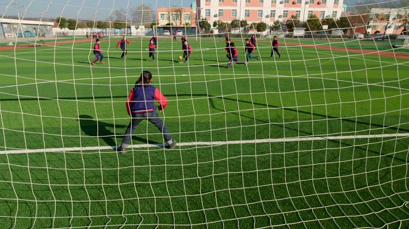 填充型足球草密度16000的人造草坪,草坪填充砂足球场