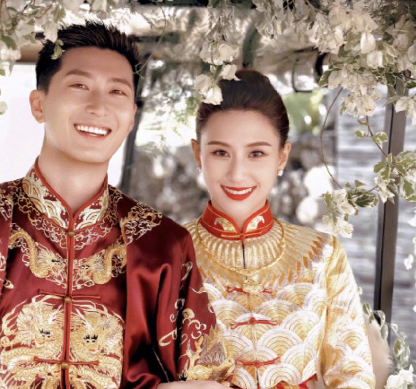 何超莲婚礼誓词：你无限包容我，我不温柔，期待足球队的到来