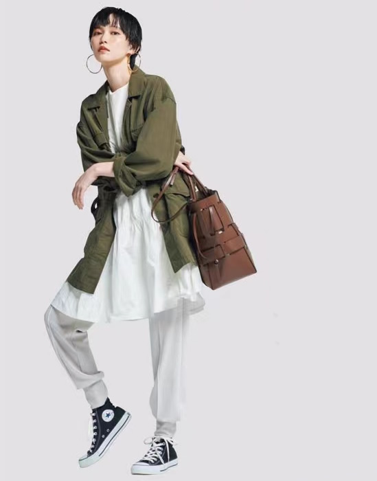 今年秋冬流行什么款运动鞋,今年最流行的运动鞋小白鞋