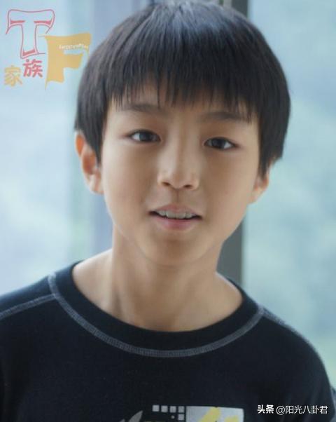 双腿细似竹竿，体型堪比纸片，内娱男星的审美真是太“畸形”了