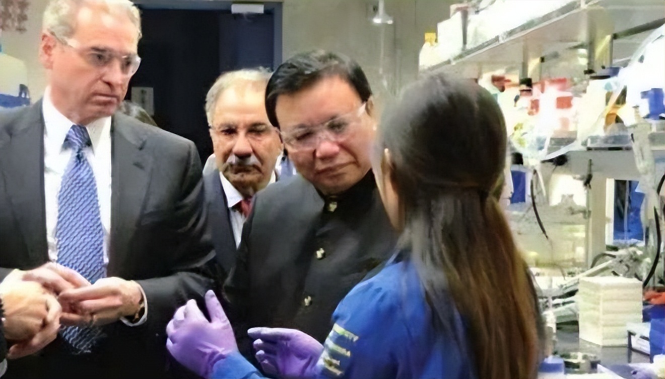 电池大王钟馨稼为美国捐款,电池大王钟馨稼近期状况