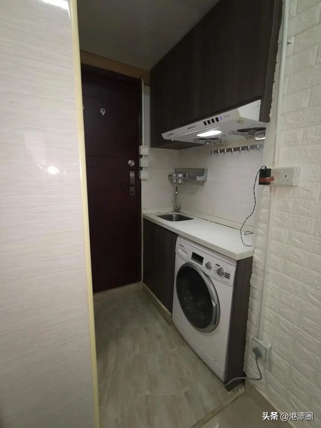 最近港府推出月租700块的房子，里面长这样！