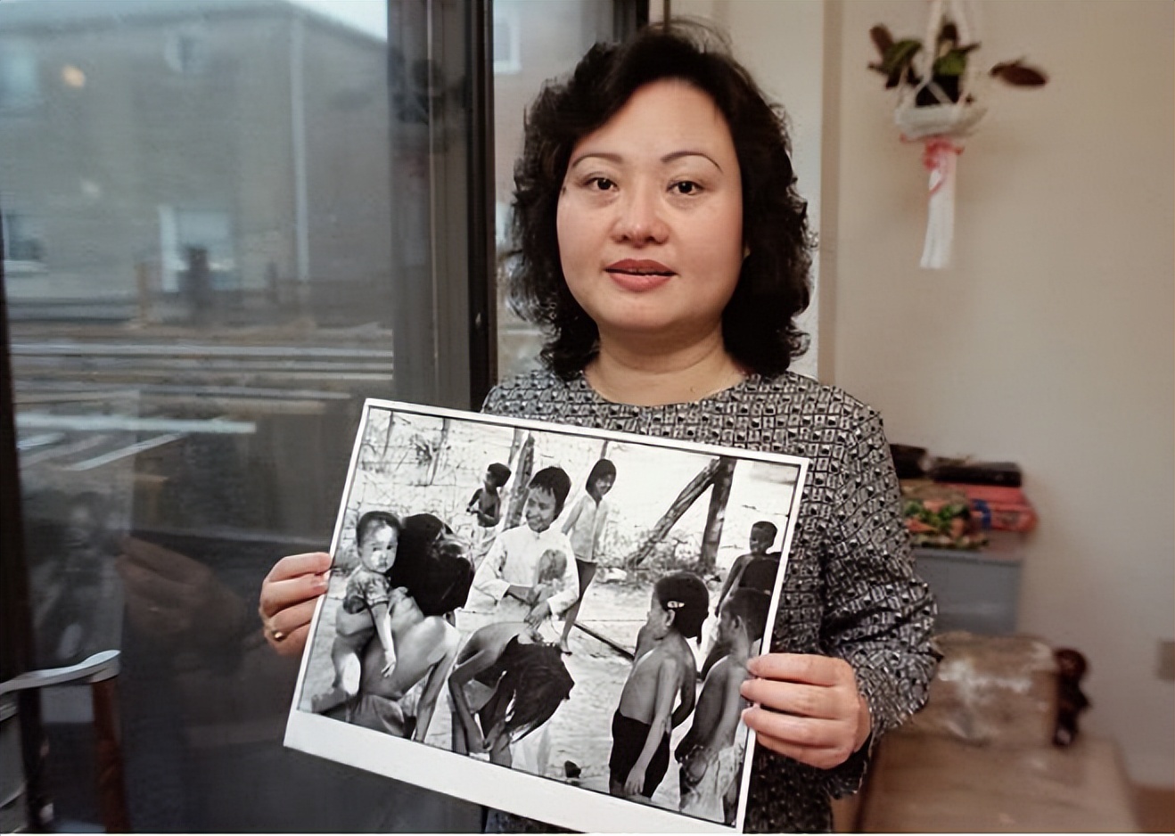 50年前，那个展开双臂、惊慌逃跑的越南女孩，究竟经历了什么