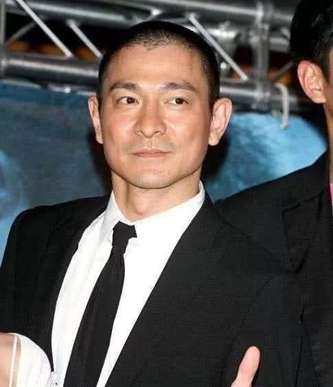 男明星剃寸头过程视频,最帅寸头短头发男明星