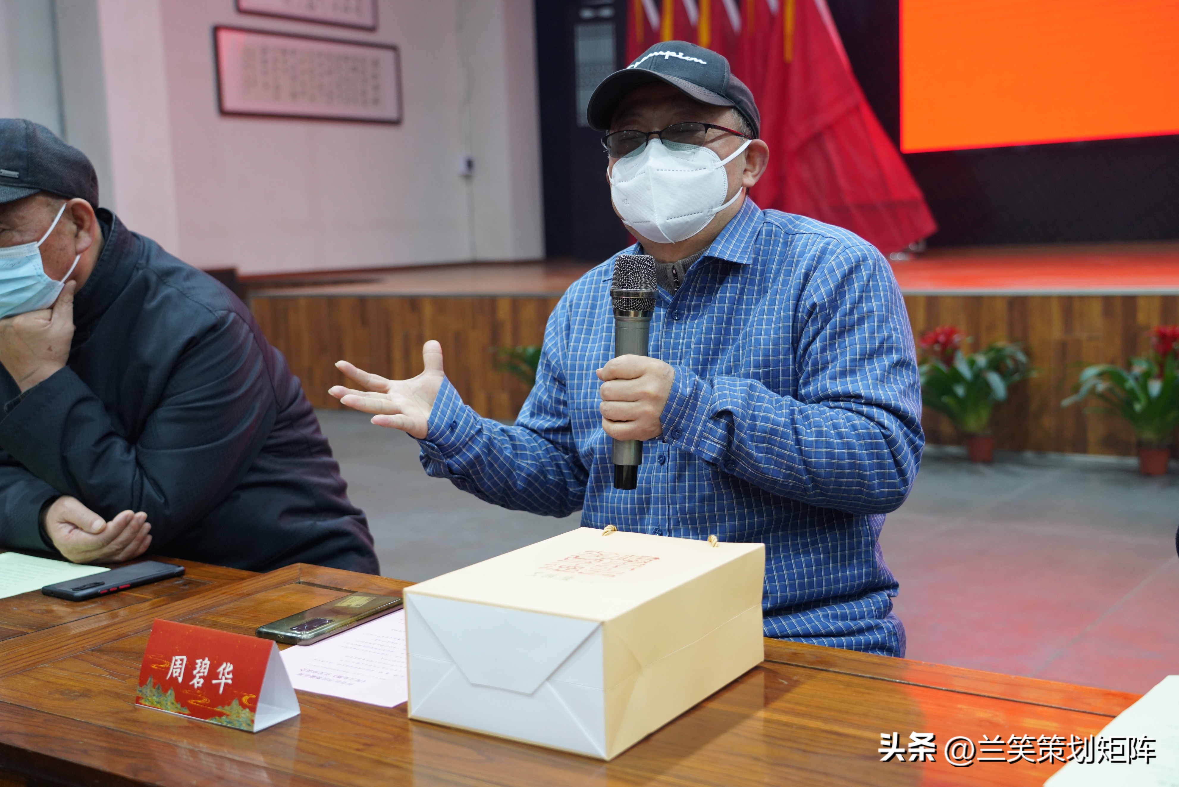 翰墨飘香：何首旺先生和沅郡学校的书画情缘