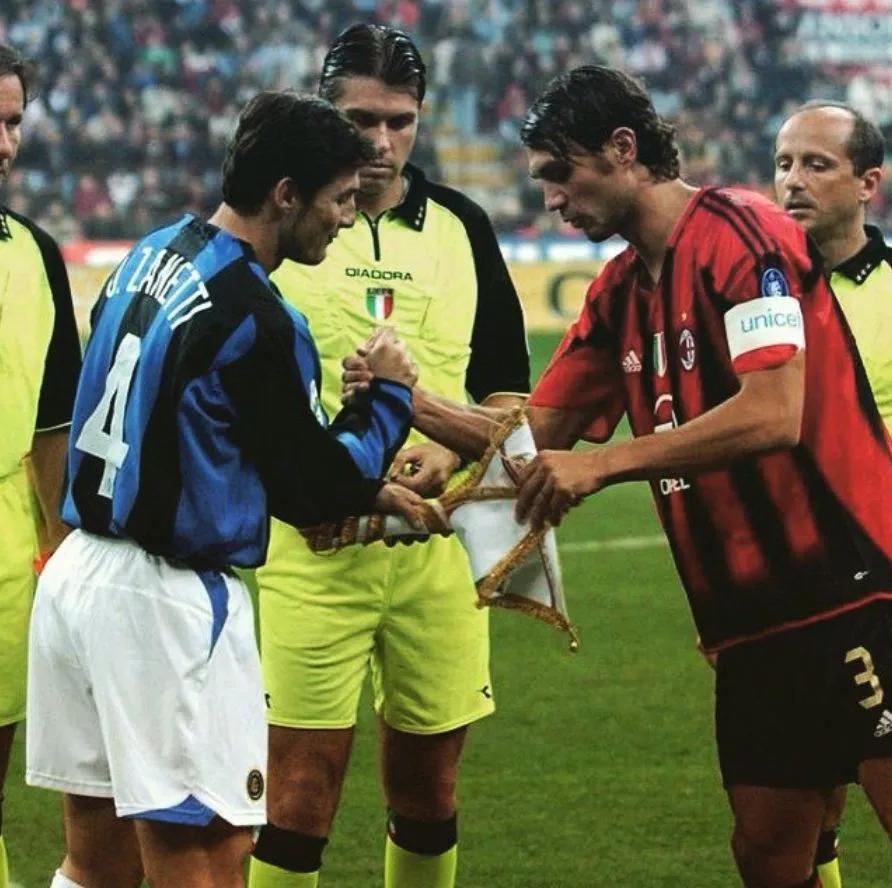 0607ac绫冲叞闃熸湇濂楄,ac绫冲叞鐞冩湇鍏ㄥ浘